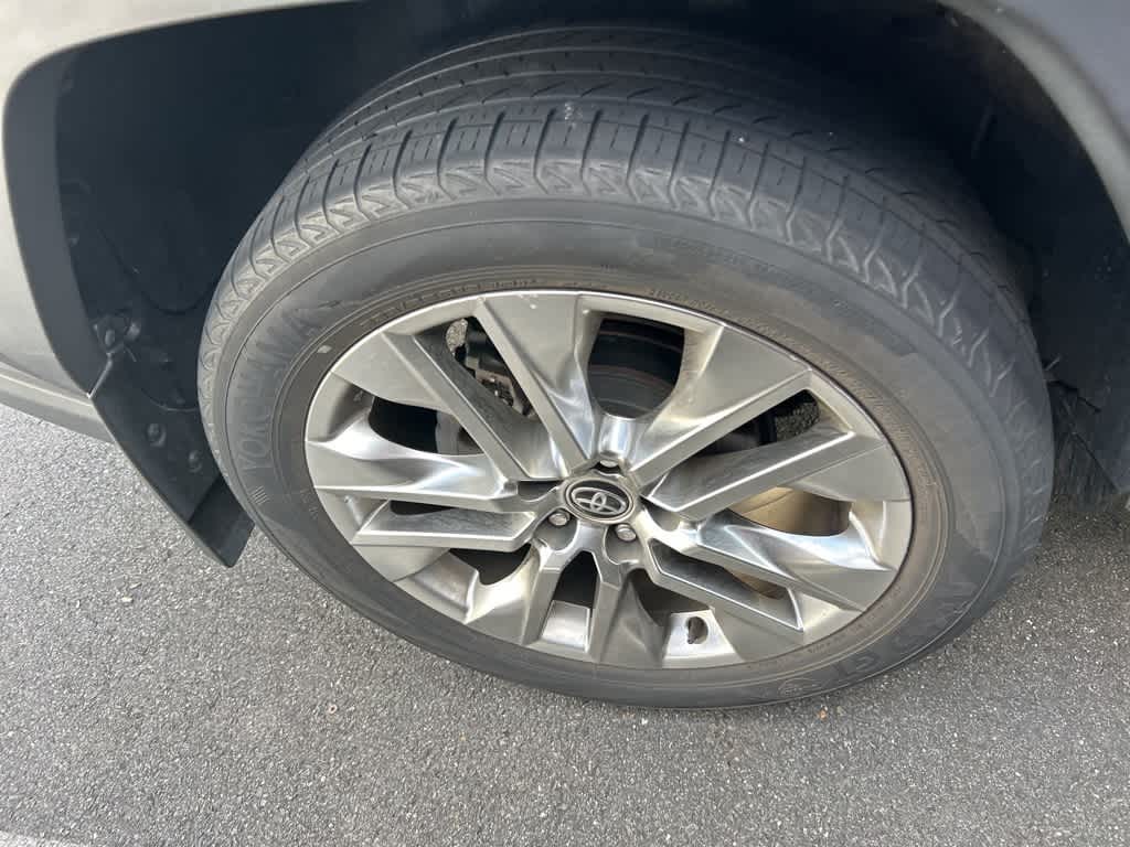 Thumbnail: 2021 Toyota RAV4 - 18