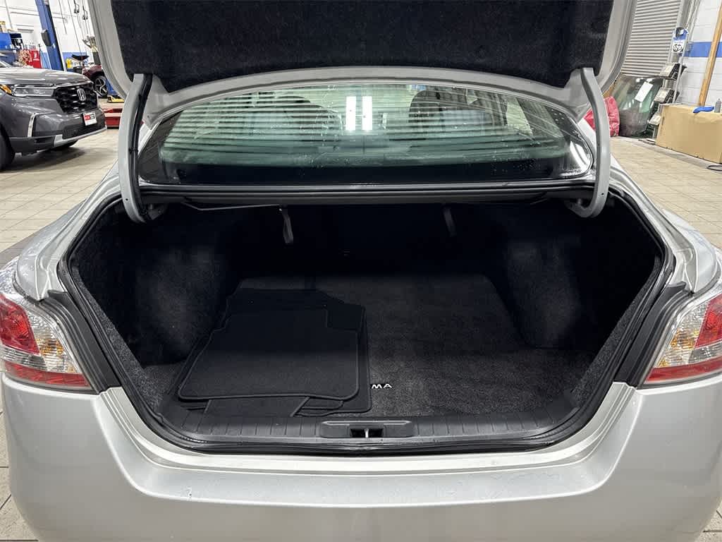 Thumbnail: 2015 Nissan Altima - 11