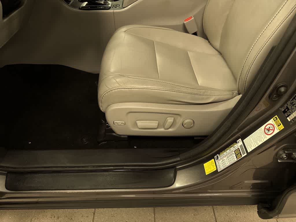 Thumbnail: 2017 Toyota Highlander - 25