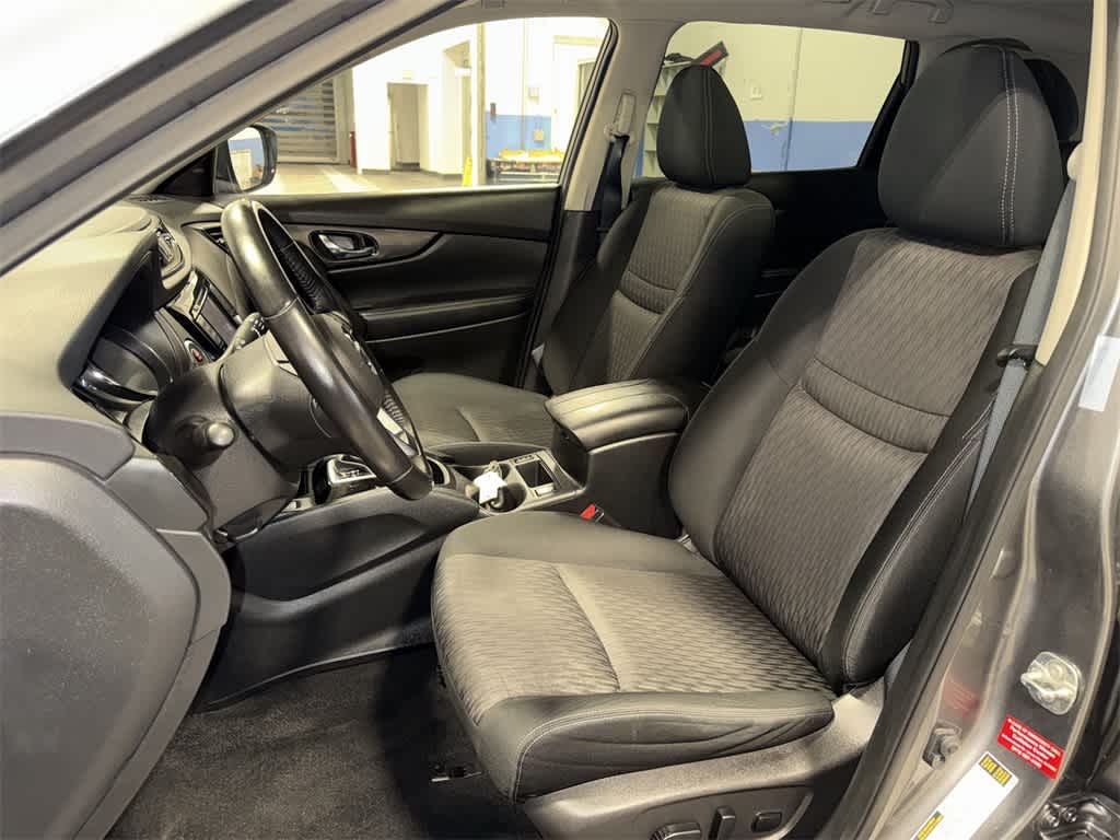 Thumbnail: 2019 Nissan Rogue - 15