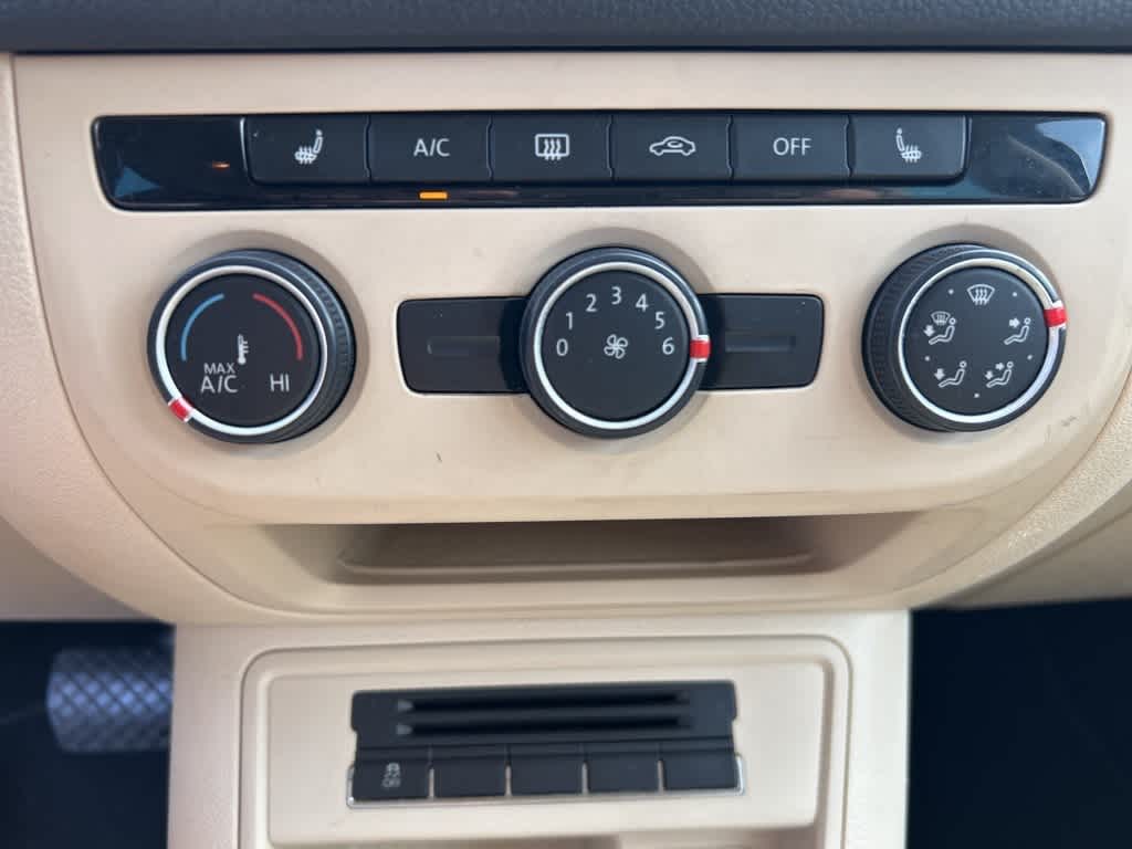 Thumbnail: 2016 Volkswagen Tiguan - 24