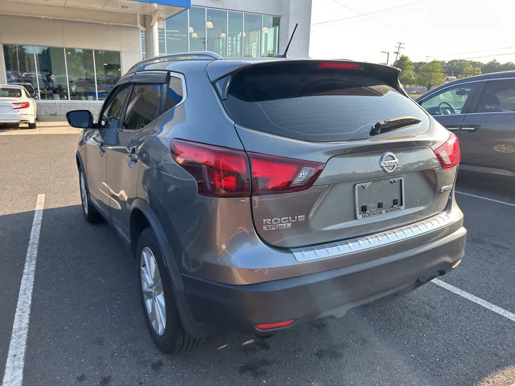 Thumbnail: 2018 Nissan Rogue Sport - 10