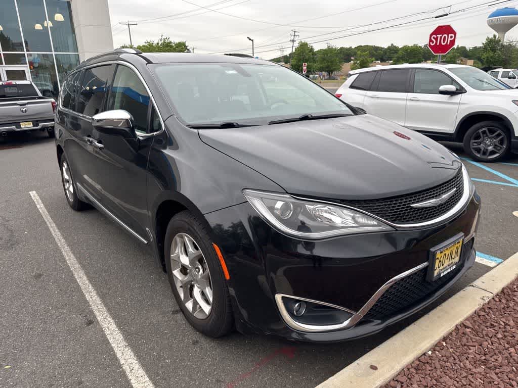 Thumbnail: 2017 Chrysler Pacifica - 5