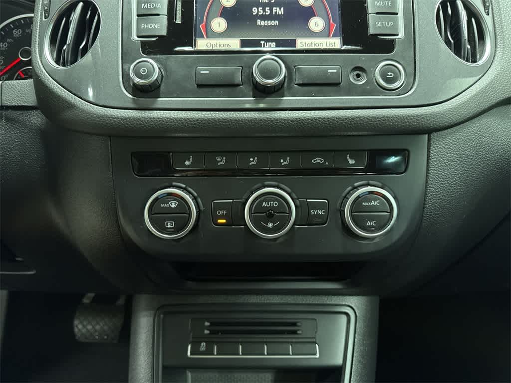 Thumbnail: 2014 Volkswagen Tiguan - 22