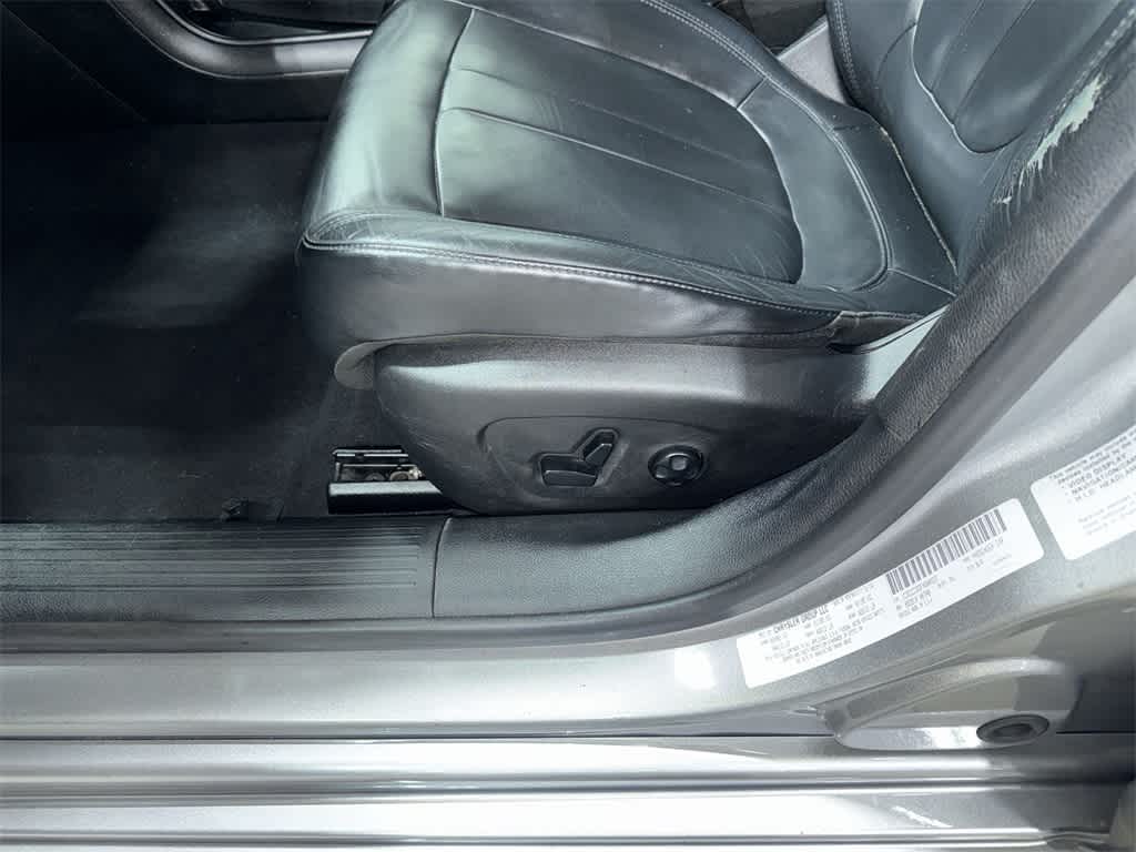 Thumbnail: 2015 Chrysler 200 - 23