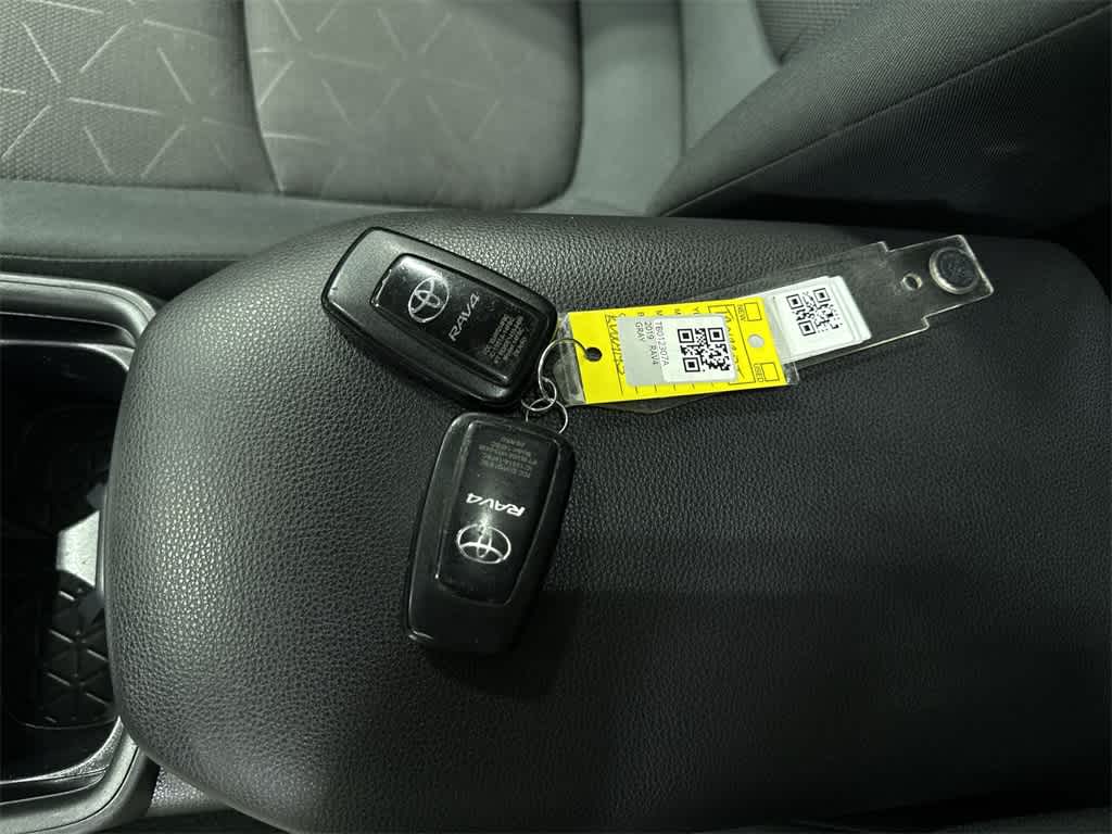 Thumbnail: 2019 Toyota RAV4 - 33
