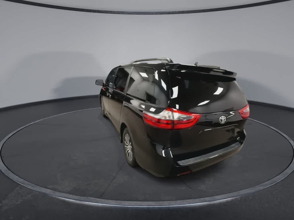 Thumbnail: 2020 Toyota Sienna - 7