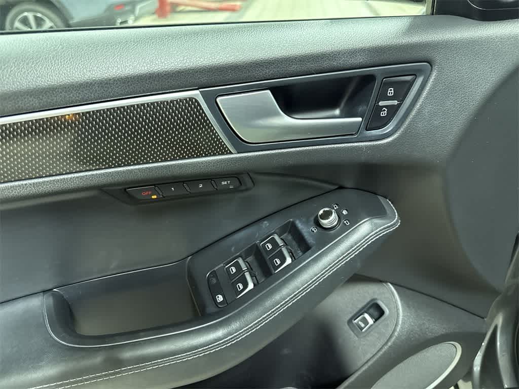 Thumbnail: 2015 Audi SQ5 - 23