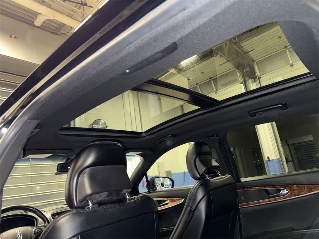 Thumbnail: 2017 Lincoln MKX - 25