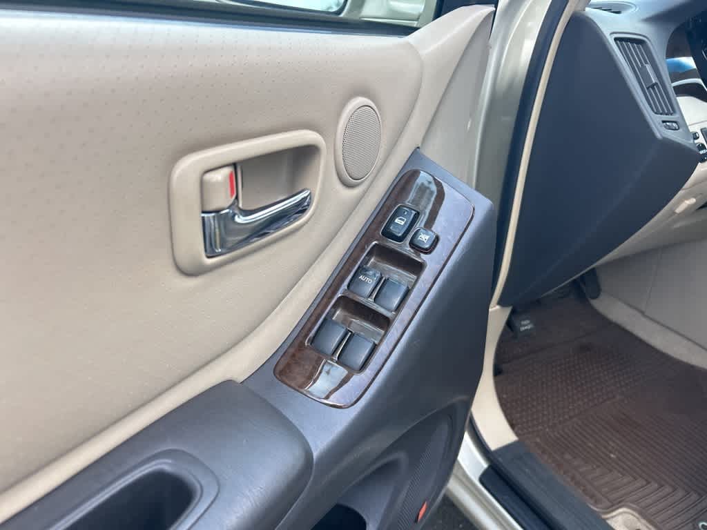 Thumbnail: 2002 Toyota Highlander - 26