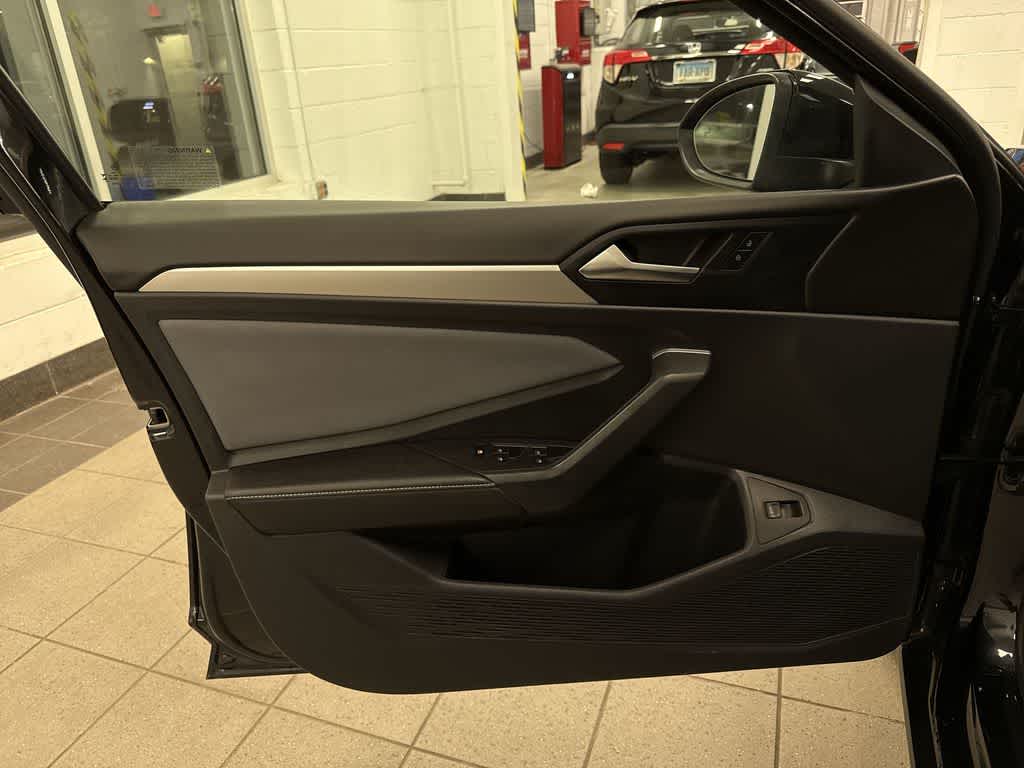 Thumbnail: 2025 Volkswagen Jetta - 30