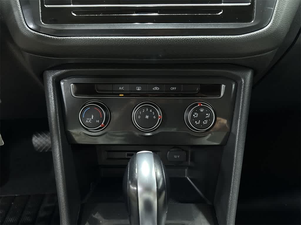 Thumbnail: 2018 Volkswagen Tiguan - 21