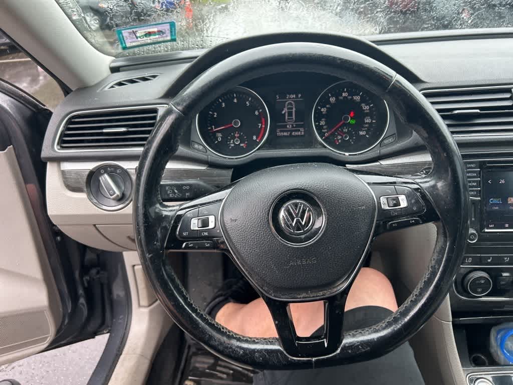 2017 Volkswagen Passat SE 21