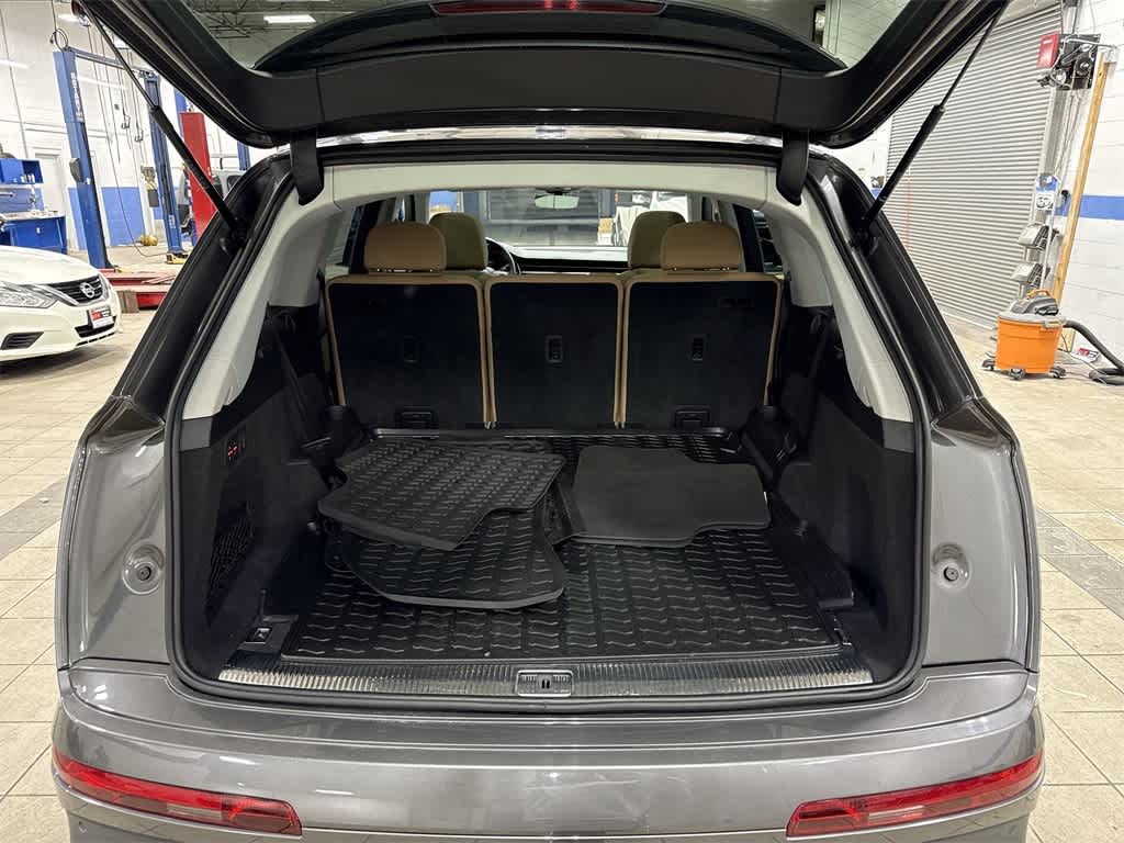 Thumbnail: 2022 Audi Q7 - 11