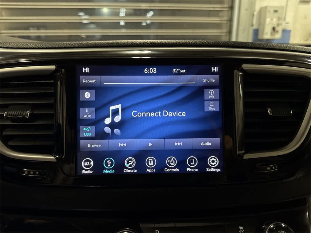 Thumbnail: 2018 Chrysler Pacifica - 21