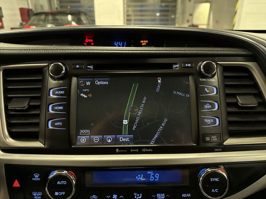 Thumbnail: 2017 Toyota Highlander - 21