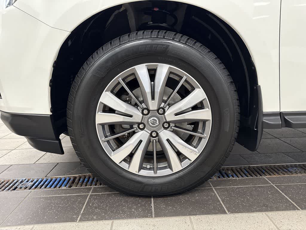 Thumbnail: 2019 Nissan Pathfinder - 10