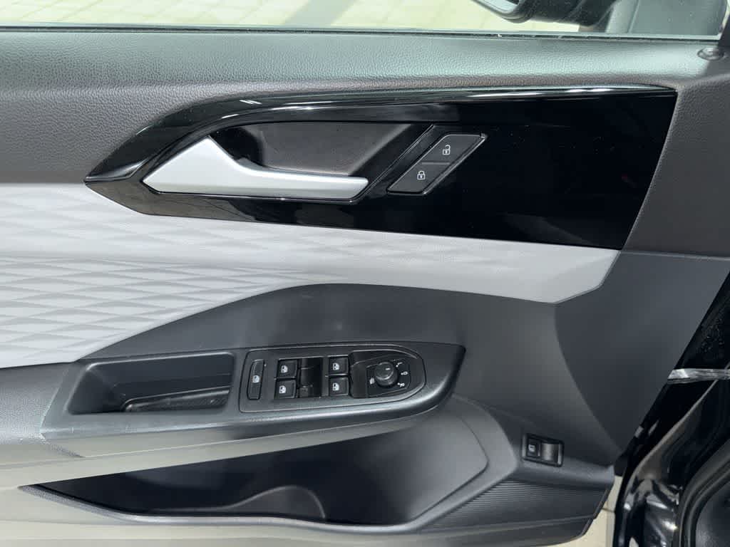 Thumbnail: 2023 Volkswagen Taos - 22