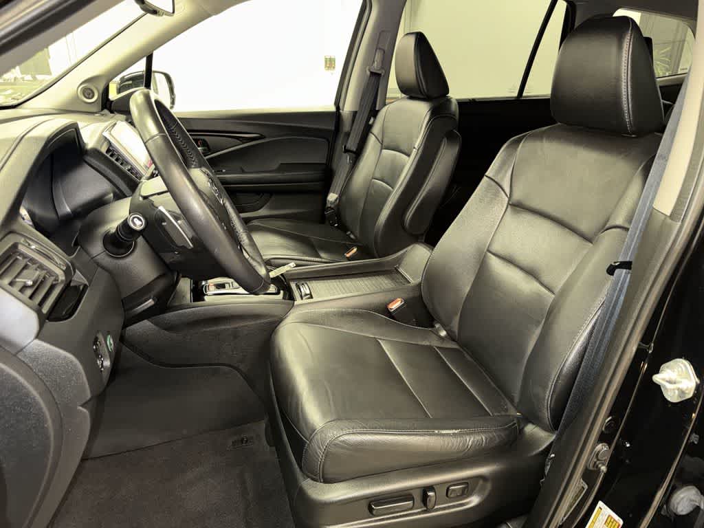 Thumbnail: 2017 Honda Pilot - 15