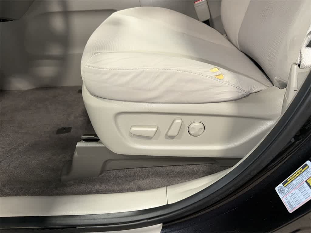 Thumbnail: 2019 Kia Sedona - 24