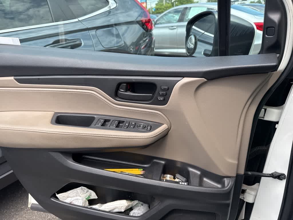 Thumbnail: 2019 Honda Odyssey - 9