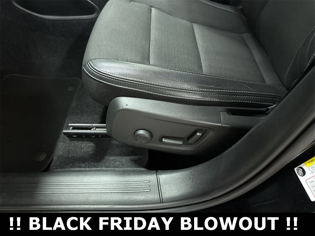 Thumbnail: 2020 Volvo XC40 - 23