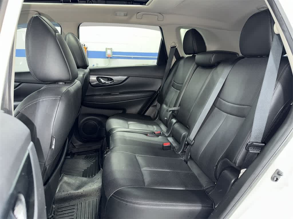 Thumbnail: 2015 Nissan Rogue - 17