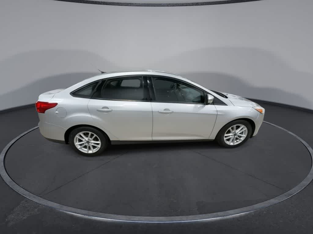 Thumbnail: 2016 Ford Focus - 9