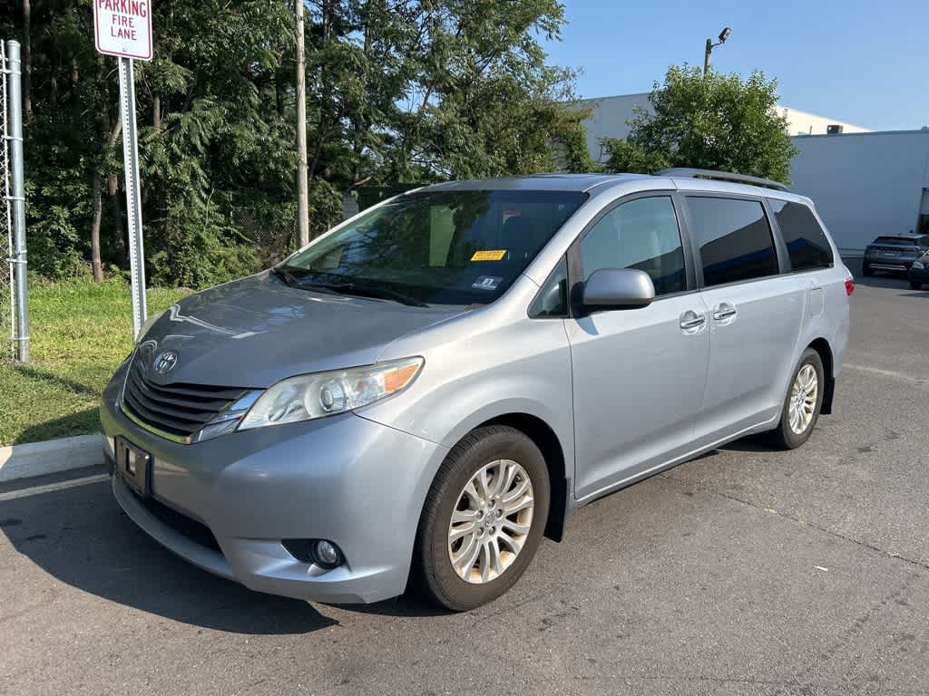 Thumbnail: 2015 Toyota Sienna - 1