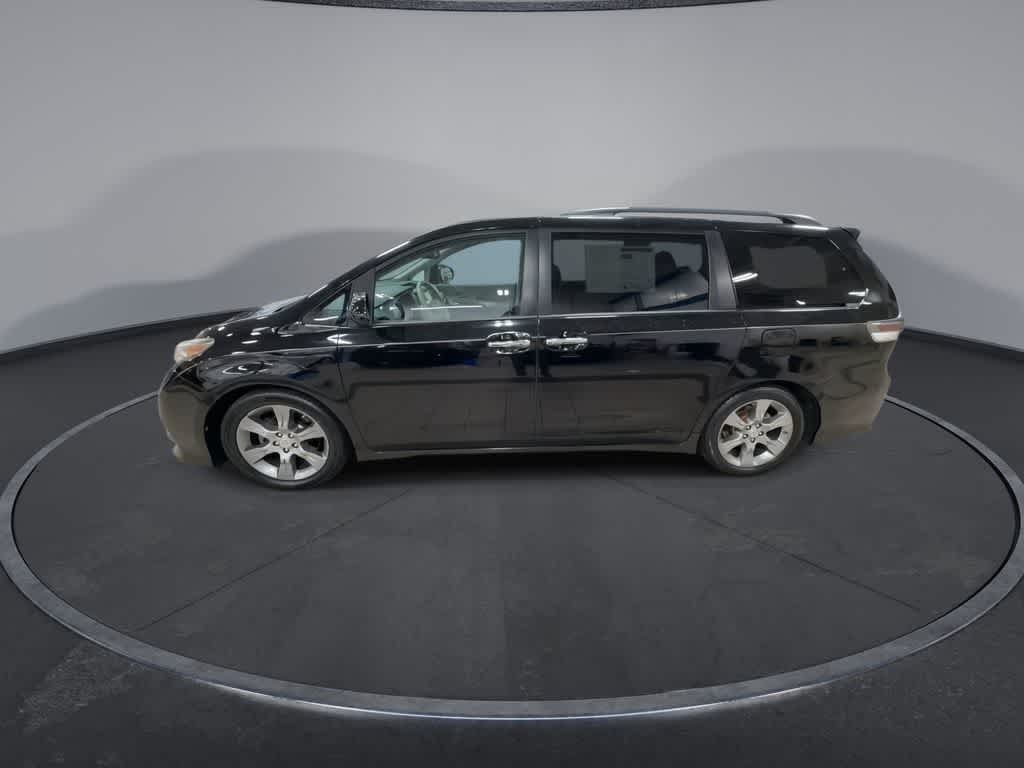 Thumbnail: 2014 Toyota Sienna - 5