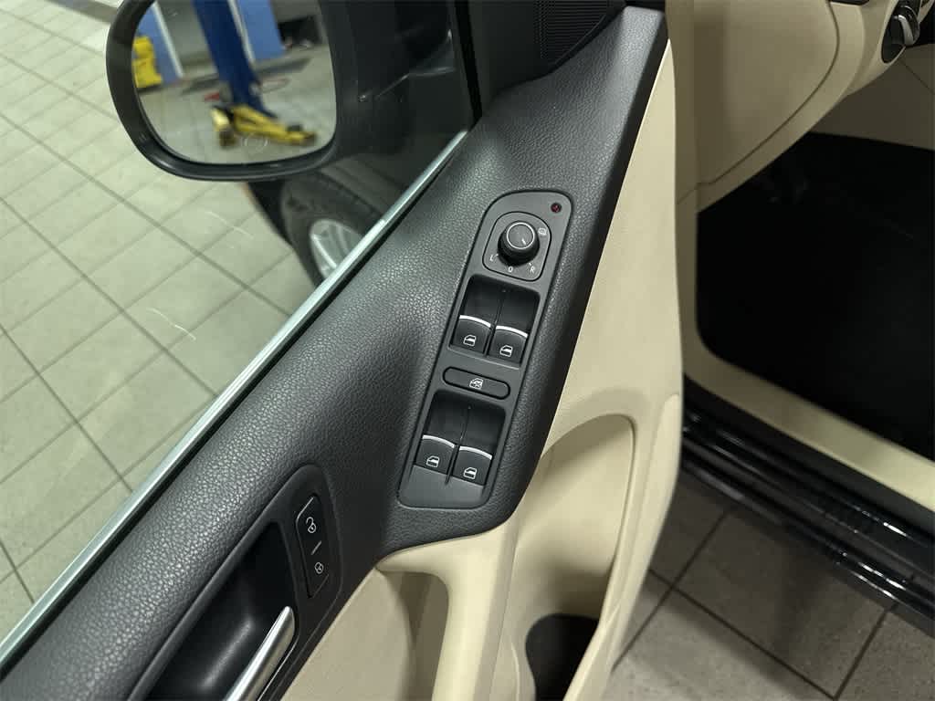Thumbnail: 2016 Volkswagen Tiguan - 23