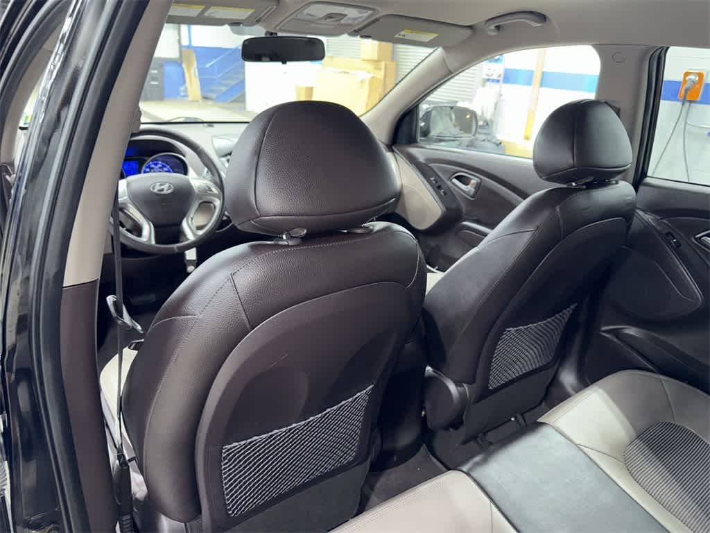 Thumbnail: 2011 Hyundai Tucson - 27