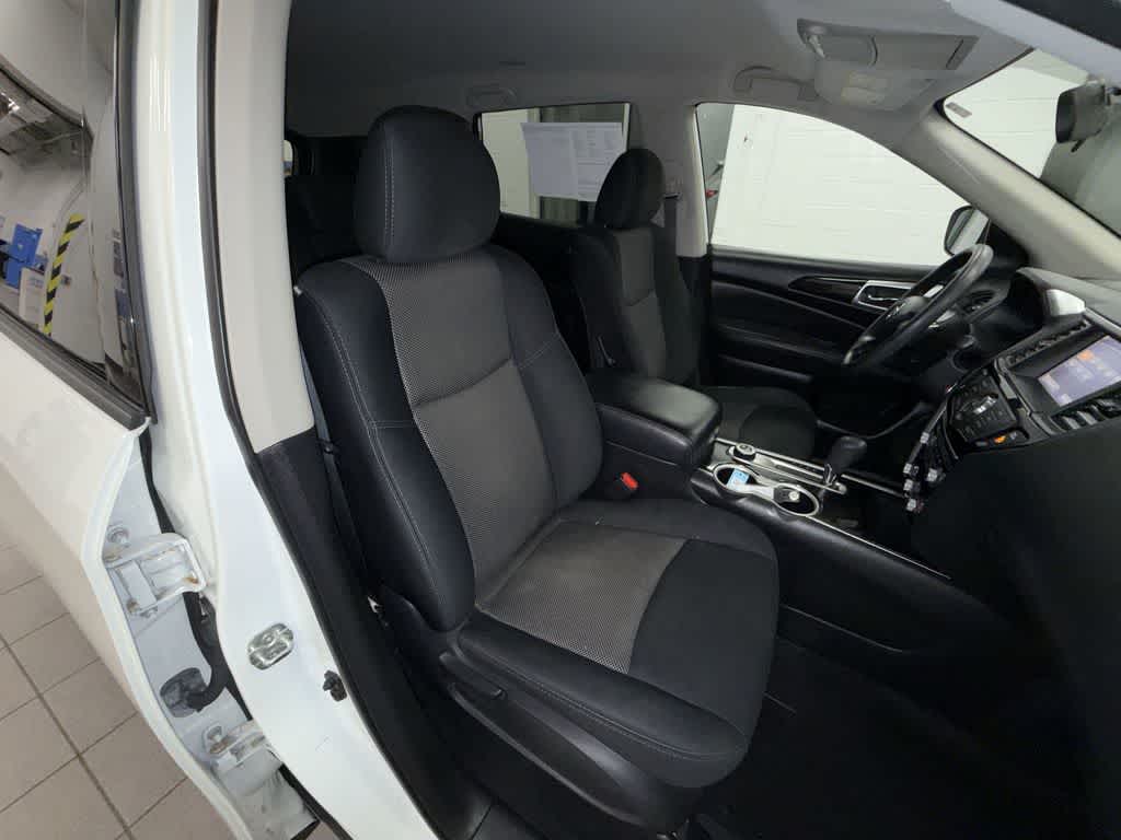 Thumbnail: 2019 Nissan Pathfinder - 16