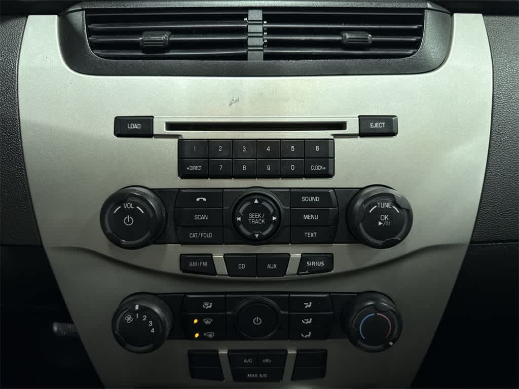 Thumbnail: 2010 Ford Focus - 20