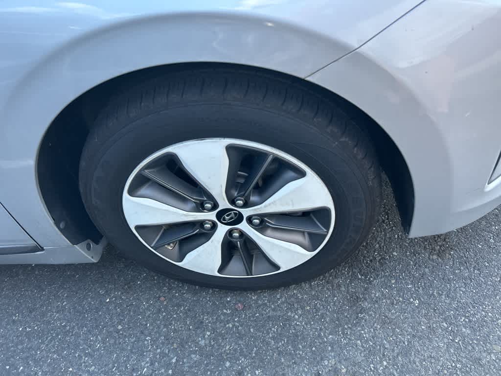 Thumbnail: 2019 Hyundai Ioniq - 4
