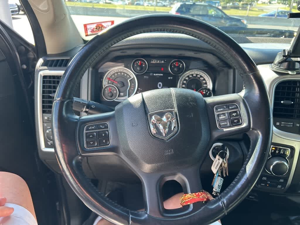 Thumbnail: 2019 RAM 1500 Classic - 3