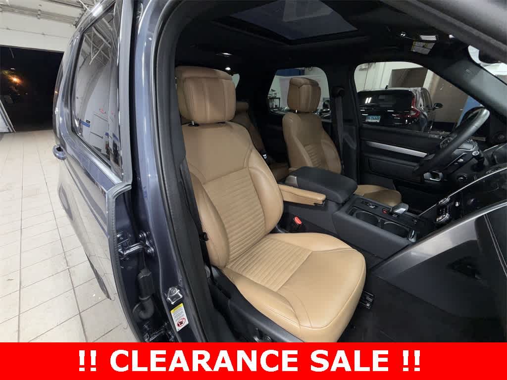 Thumbnail: 2024 Land Rover Discovery - 16