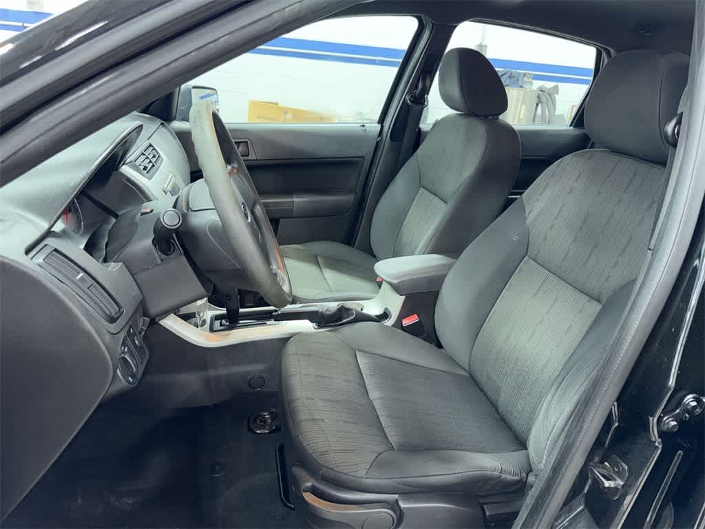 Thumbnail: 2010 Ford Focus - 15