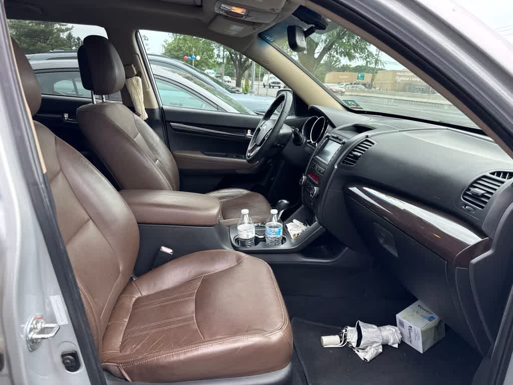 Thumbnail: 2012 Kia Sorento - 16