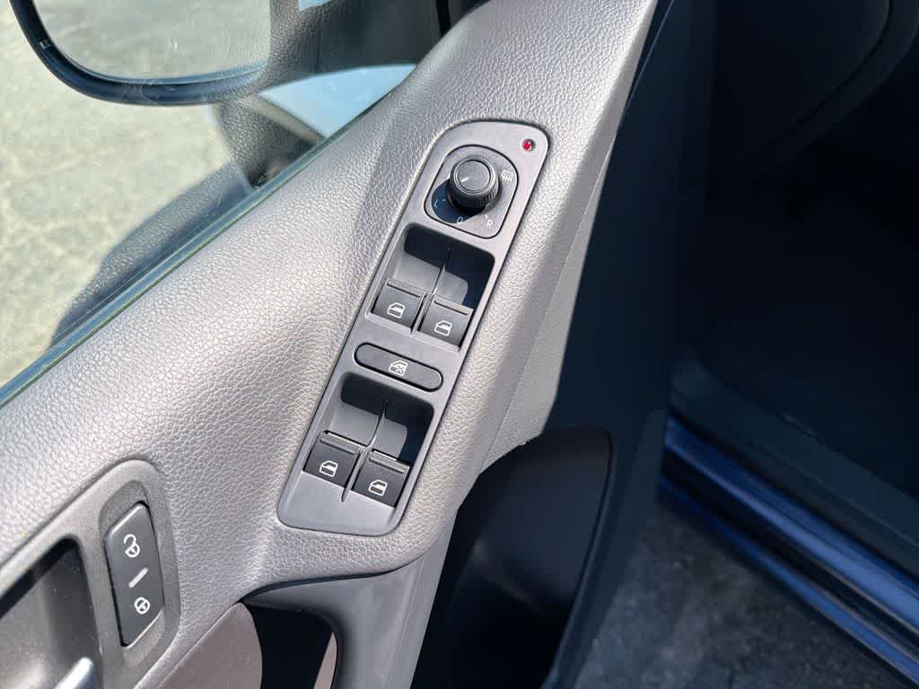 Thumbnail: 2016 Volkswagen Tiguan - 21