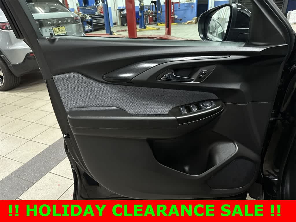 Thumbnail: 2023 Chevrolet TrailBlazer - 29