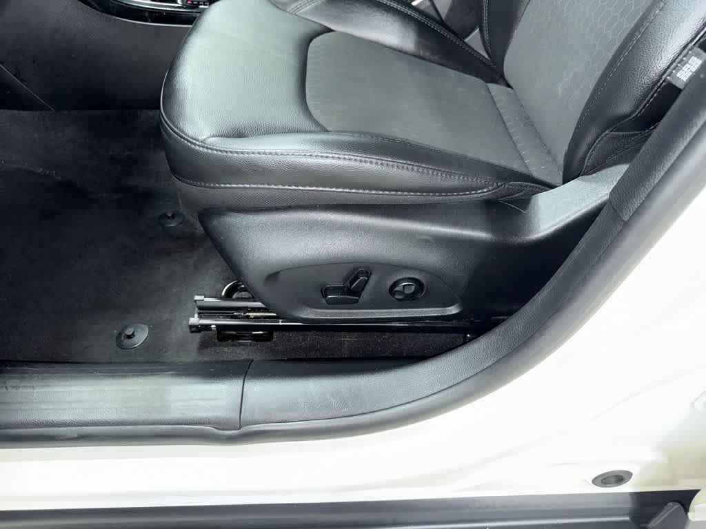 Thumbnail: 2018 Jeep Compass - 23