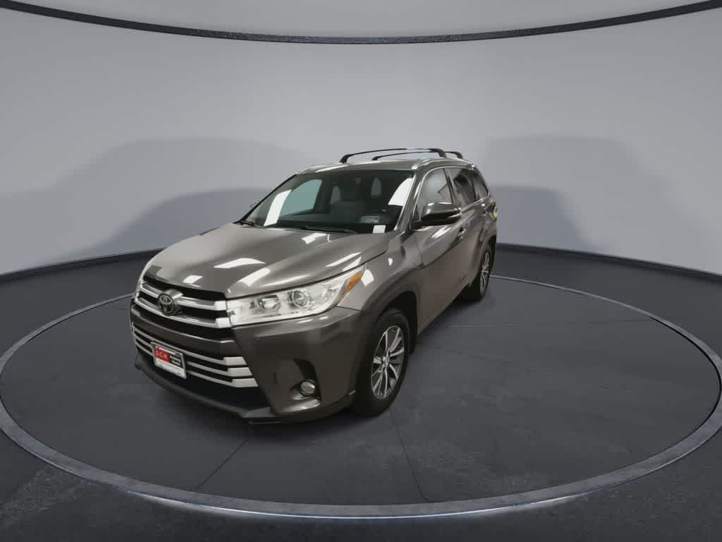Thumbnail: 2017 Toyota Highlander - 4