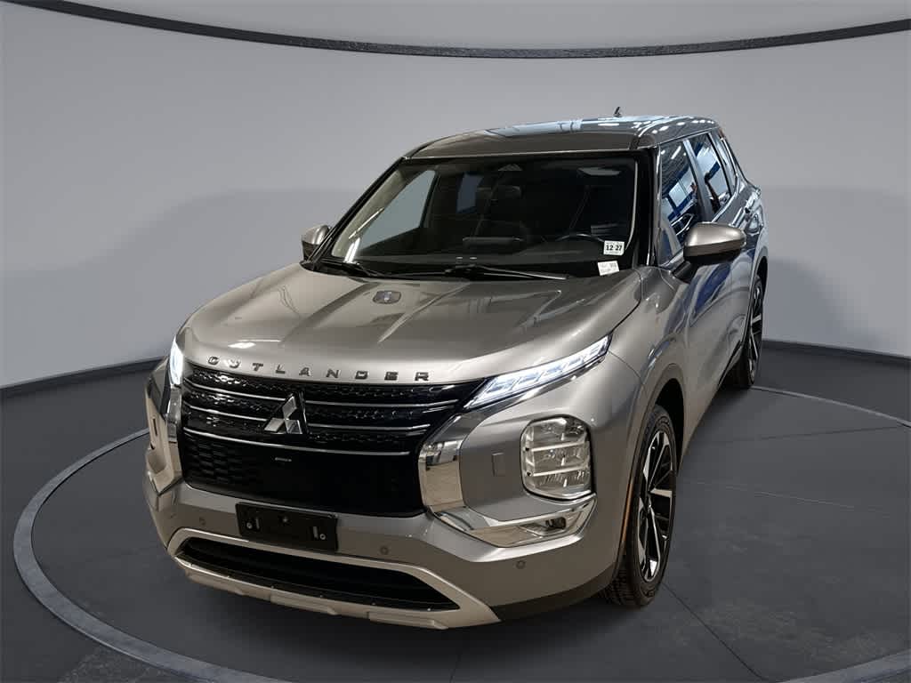 Thumbnail: 2023 Mitsubishi Outlander - 1