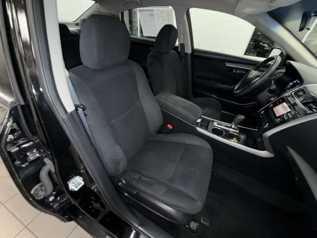 Thumbnail: 2015 Nissan Altima - 16