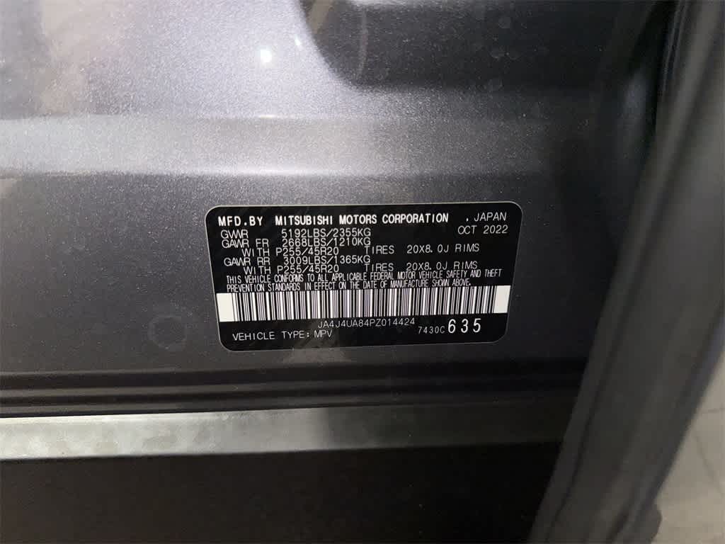 Thumbnail: 2023 Mitsubishi Outlander - 14