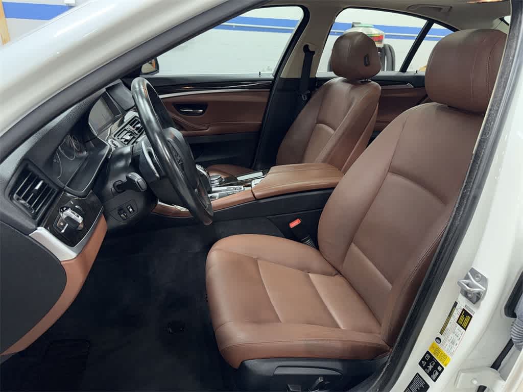 Thumbnail: 2016 BMW 5 Series - 15