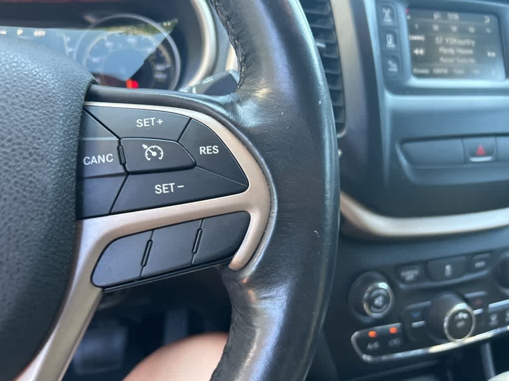 Thumbnail: 2016 Jeep Cherokee - 13