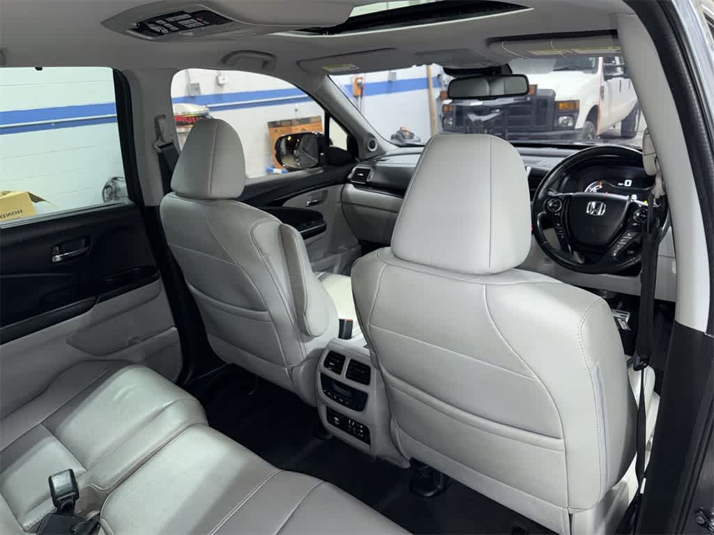 Thumbnail: 2018 Honda Pilot - 30