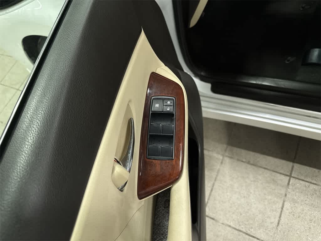 Thumbnail: 2010 Lexus HS - 22